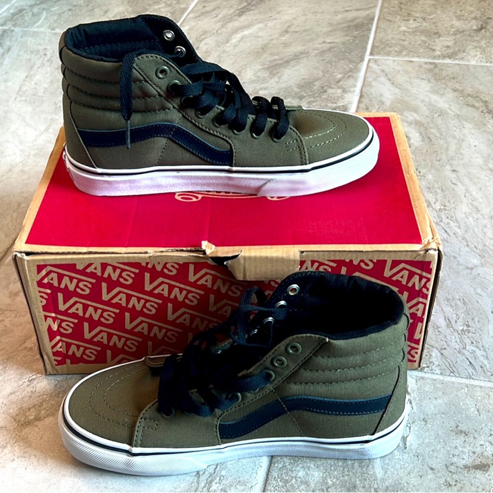Women Vans Size 7